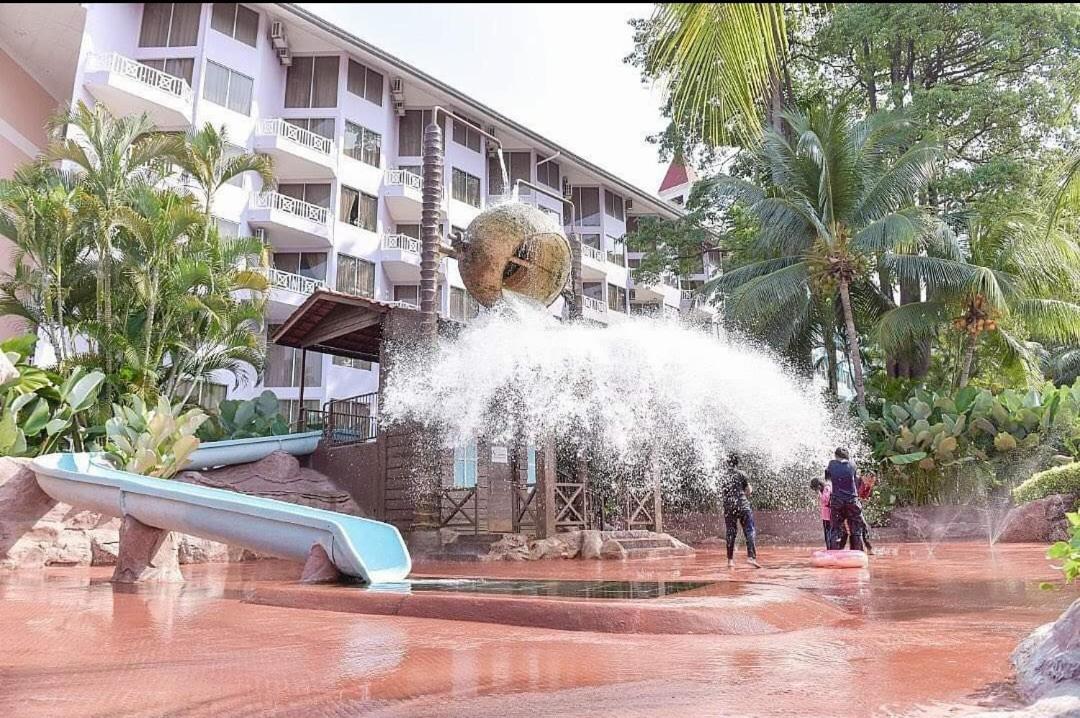 Hotel Lotus Desaru Bandar Penawar Exterior foto